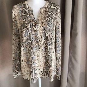 NWT Daniel Rainn Snake print Top.